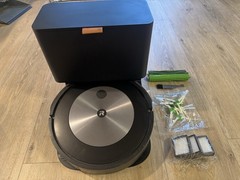 iRobot Roomba j7 Robot Vacuum w/ Clean Base Self-Emptying – Used Good