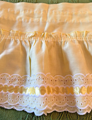 Vintage JC Penny Yellow & White Eyelet Ruffle Valance