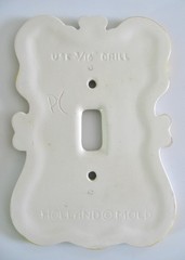 VINTAGE DECORATIVE ELECTRIC LIGHT COVER PLATE CERAMIC HOLLAND MOLD WHITE YELLOW