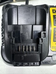DEWALT 4 Amp Battery Charger 12V & 20V Volt MAX Li-Ion DCB1104 (OB) Tested