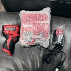 New Milwaukee M12 FUEL 1/4 Hex Impact Driver 3453-20 CP2.0 Battery M12/18 Charge