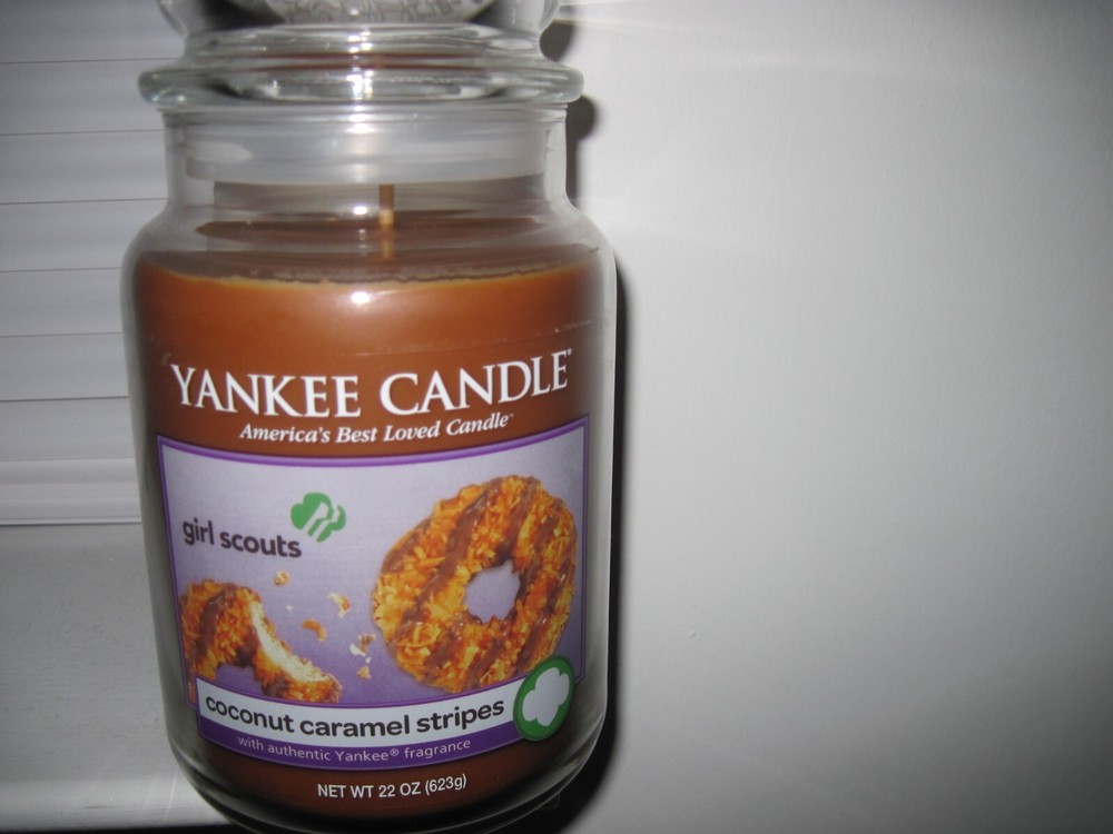 YANKEE CANDLE GIRL SCOUTS COCONUT CARAMEL STRIPES CANDLE