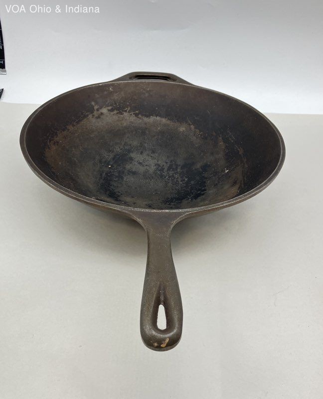Lodge 14 Inch Cast Iron Wok with Long Handle and Assist Handle USA