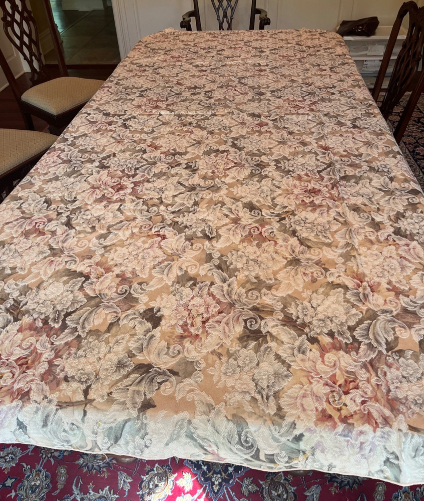 Tablecloth. Easy care polyester. Floral jacquard, pastel. 100″ x 54″