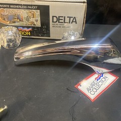 Delta Award Collection Bathroom Faucet 2710 Polished Chrome Acrylic Unused NOS