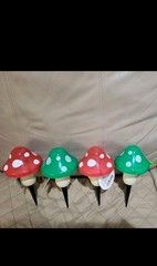 4 X mushroom solar lights green and red