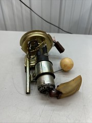 JOHN DEERE SENDING UNIT AND FUEL PUMP 445 AM117276 AM117108
