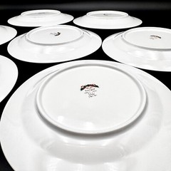 VTG 1990 SANGO NOEL 10.25″ Dinner Plates 8401 Christmas Holly & Ribbons SET/7