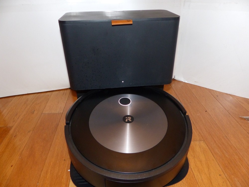 iRobot Roomba j7+ Self-Emptying Vacuum Cleaning Robot