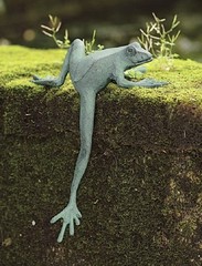 Froggy Long Leg Frog Climbing Shelf Sitter Longlegs Garden Sculpture ~ SPI Home