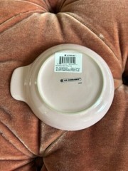 Le Creuset Round Spoon Rest Signature – 6.5 In Chiffon Pink