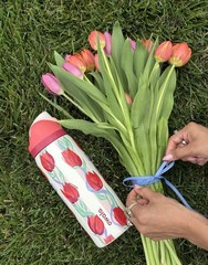 Owala UO Tulip Bouquet 32 oz Tumble Exclusive FreeSip Owala Water Bottlen NEW