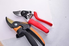Felco 15  High Performance Pruning Shears Swiss Made Hand Pruner + Fiskars P552