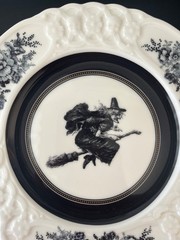 Williams-Sonoma SPOOKY SOIREE 8.75″ Salad Plate WITCH Scalloped Edge (Have 16)