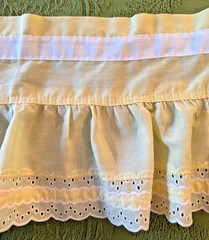 Vintage JC Penny Yellow & White Eyelet Ruffle Valance