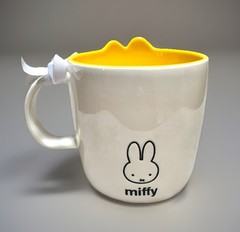 NEW Miffy Bunny Rabbit White & Yellow Large 18oz Stoneware Coffee Mug