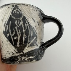 Handmade Studio Art Pottery Mug 3.25in Black Fish Abstract Sgraffito 1990