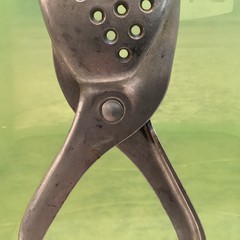 Vintage Citrus Lemon Lime Squeezer – 6.75 in. Cast Aluminum – Hand Held – NICE !