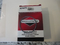 ONE NEW GENUINE BRIGGS & STRATTON BOWL GASKET- 270511 FREE SHIPPING :