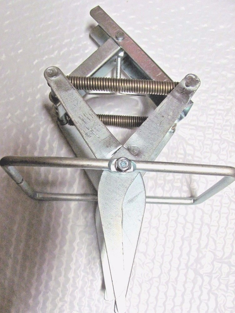 (1 Trap) slightly used Easy Set Mole Trap, Out-of-Sight, Galvanized Steel 2416
