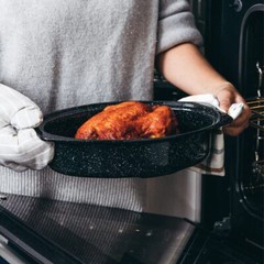 Granite Ware 13-Inch Covered Oval Roaster – Speckled Black