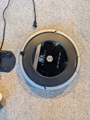 iRobot Roomba 870 Robot Vacuum works see Pictures for details sold as it is