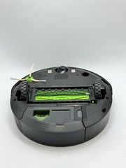 iRobot Roomba i4 + Self-Emptying Cleaning Robot Smart Mapping I455920 – Black