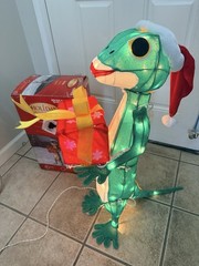 Christmas Geico Gecko Light Up 30 Inch Yard Decor RARE Hard To Find