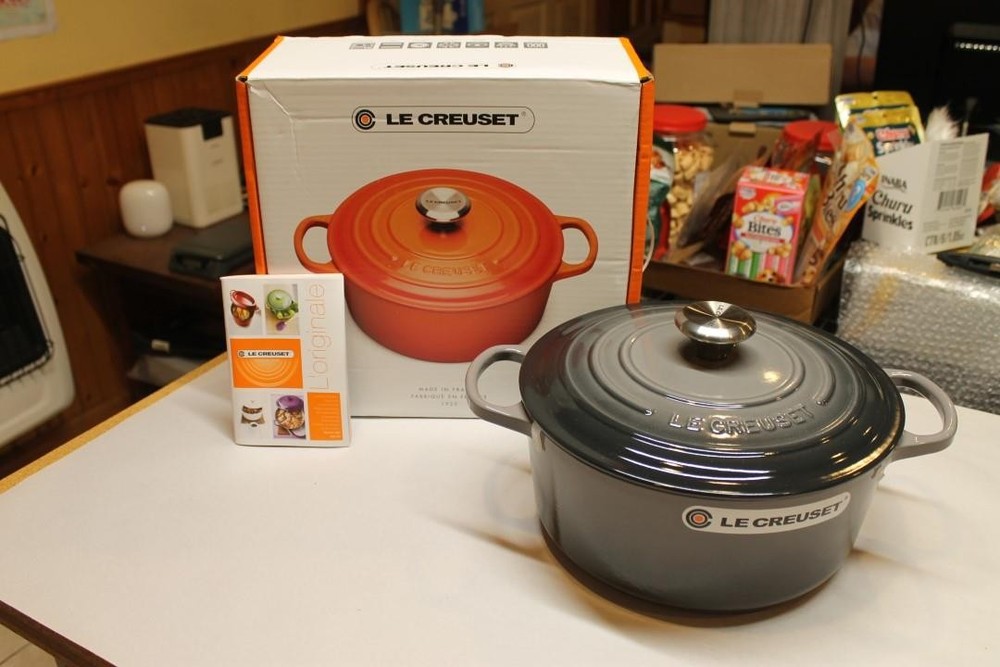 Le Creuset Signature Round Casserole/Oven 5.5 Qt. 10.25 In. Flint Oyster NEW ^