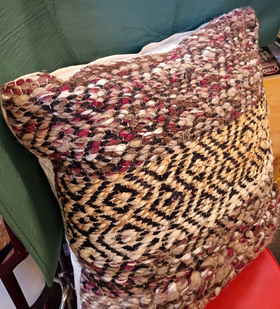 Handcrafted India 18″ X 18″ Pillow Interwoven geometric design zippered