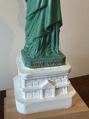 SAINWORDS Statue of Liberty Figurine 10.3 in Green/White Freestanding