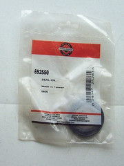 Briggs & Stratton ~ 692550 Oil Seal ~ Free Shipping