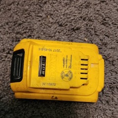 DEWALT 20V MAX XR 2Ah Lithium-Ion (Li-Ion) Battery Pack DCB203 Yellow