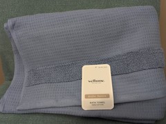 WelHome Waffle Bath Towel 29 in x 58 in in Blue