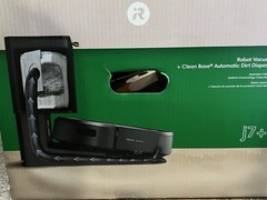 iRobot Roomba j7 J715020 Robotic Vacuum Cleaner
