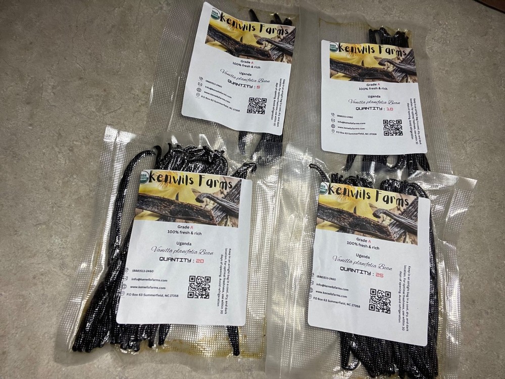 Organic vanilla beans, Grade A. Plump, moist with 30-35% moisture content
