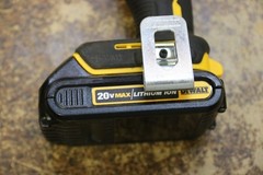 DEWALT DCF840 20V MAX 1/4″ Brushless Cordless Impact Driver + 1 Battery