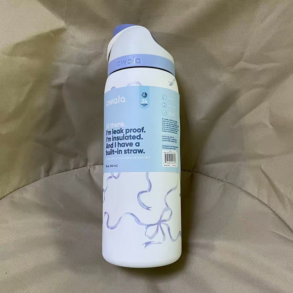 32 24 oz Owala Urban Outfitters Exclusive Tied Printing FreeSip Blue Bow Bottle