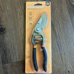 PRUNER Shears FISKARS Forged for Strength Standard Pruning 3/4” Cut Capacity NEW