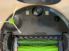 Roomba J7+ (Plus) Self-Emptying Robot Vacuum +Clean Base