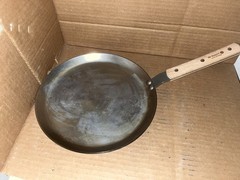 de Buyer Mineral B Element Carbon Steel Crepe Pan 9.5” France Wooden Handle