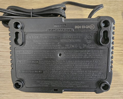 New DeWalt Starter Kit – 13″ Bag, 2 – 5AH XR Batteries 2023, DCB115 Charger
