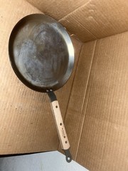 de Buyer Mineral B Element Carbon Steel Crepe Pan 9.5” France Wooden Handle