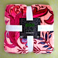 Vera Bradley Plush Wicked Throw Blanket in She’s So Good 50″ x 80″ Sealed New