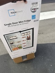 Mainstays 3.3 cu ft Single Door Mini Fridge Black M8004