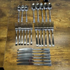 Oneida Stainless Flatware Set 26 Piece Tapered Handle Glossy Silver 89-223