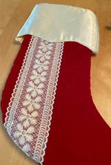 VINTAGE HANDMADE GREEN & RED VELVET LACE CHRISTMAS 14″ STOCKINGS SET OF 2