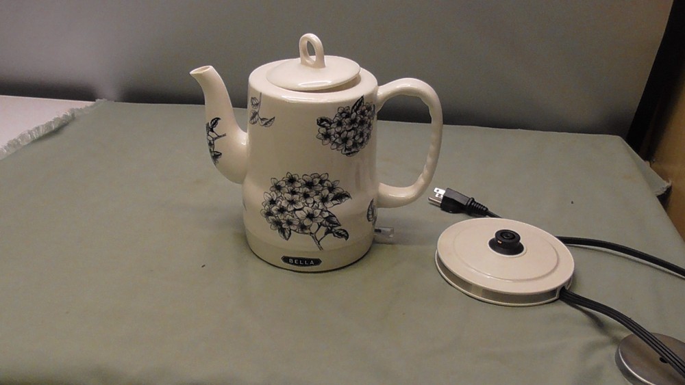 BELLA Electric Ceramic 1.5 L Tea Kettle Model KE7937-A White / Black Floral