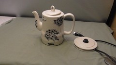 BELLA Electric Ceramic 1.5 L Tea Kettle Model KE7937-A White / Black Floral