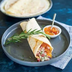 Traditional French Steel Crepe Pan, 10-Inch